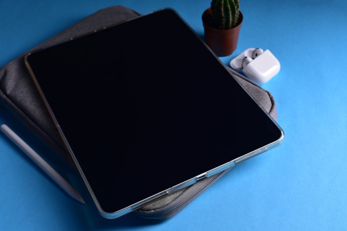 Nyere iPad med sort skærm, der ikke vil tænde eller reagere på opladning