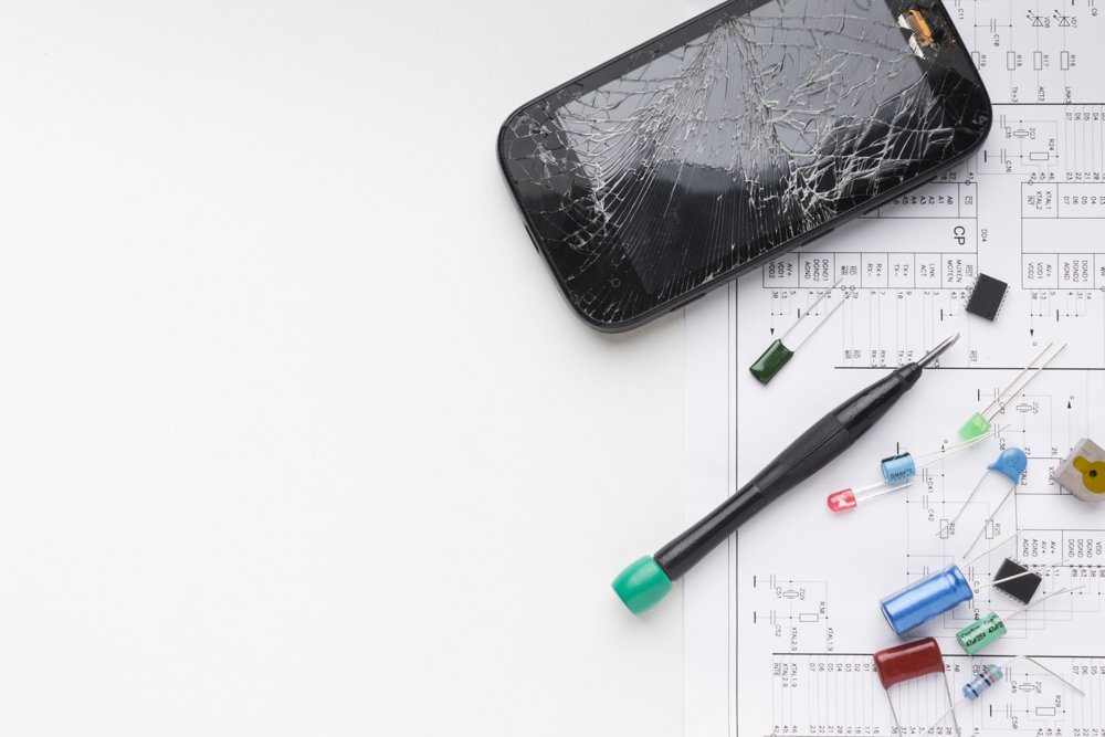 OnePlus med revnet skærm klar til skærmskift